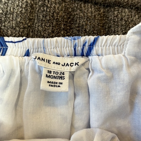 Cute Janie and Jack casual dress. Lines with cap sleeves. In good condition. - Picture 5 of 5